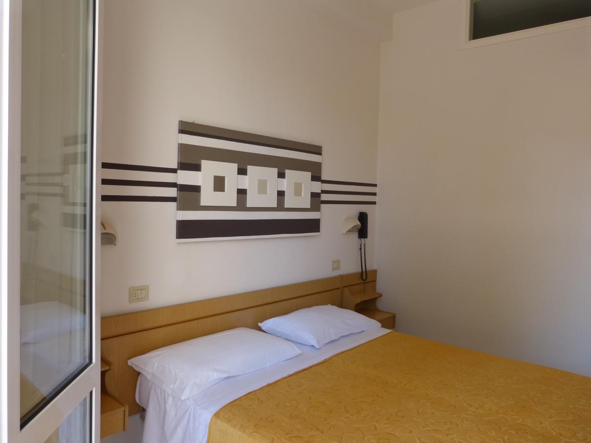 Hotel D'Annunzio Cattolica Exterior foto